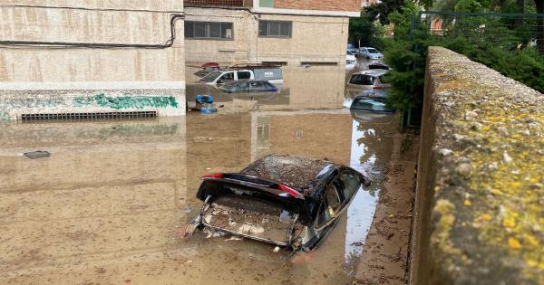 西班牙旅游警告，热门度假胜地的街道变成了河流