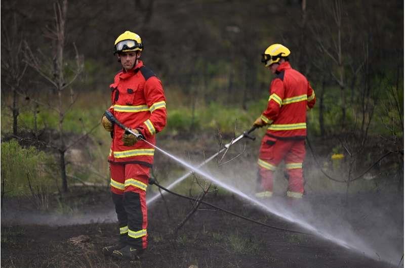 “风险是真实的”:英国消防部门为野火做准备